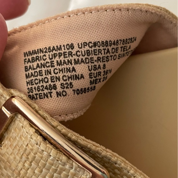 Steve Madden NYC Women's Tan Soft Raffia Sandals w/ Gold Buckle Size 8 - Picture 5 of 7